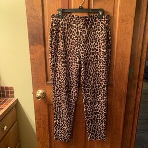 MICHAEL KORS, pull on LEOPARD PRINT slim fit stretchy ankle pants. Size MEDIUM.